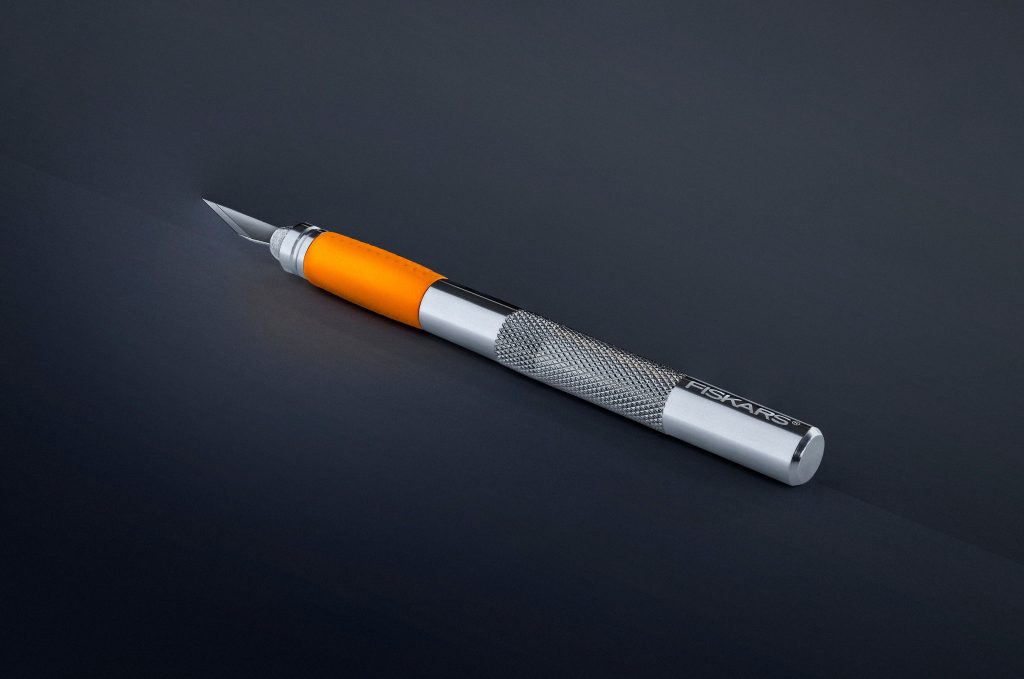 Cutter lame rétractable orange et argent