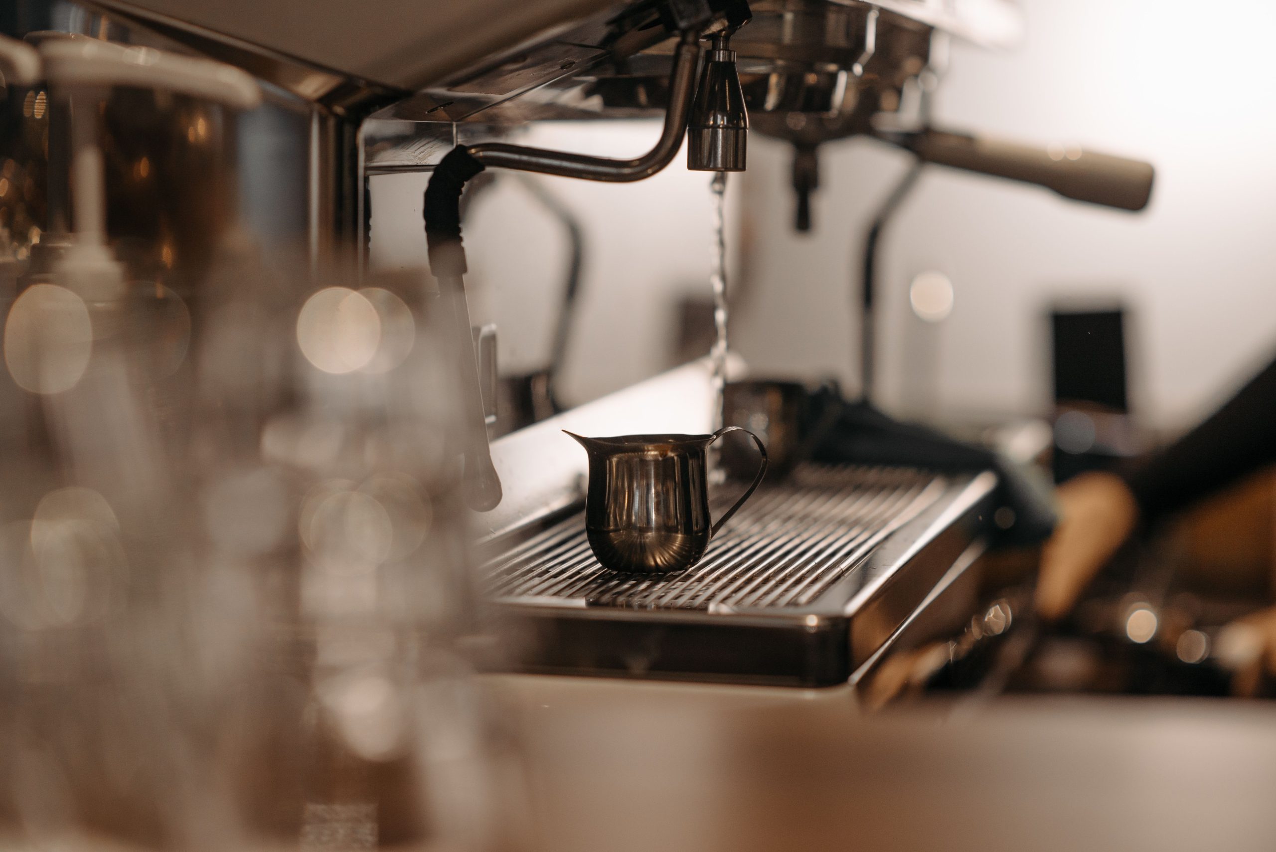 Vue rapprochée d'une machine à café expresso